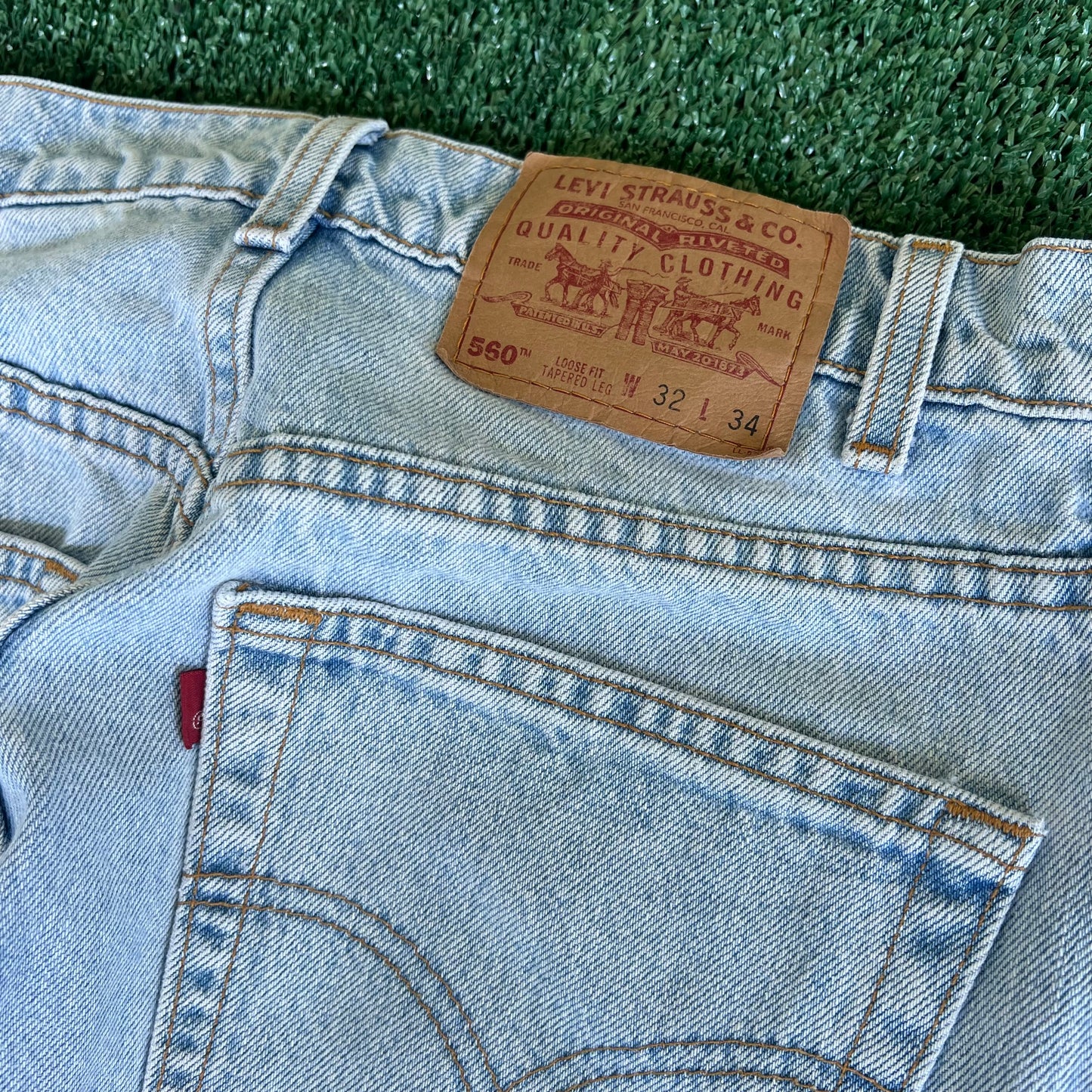 90s Levi's 560 Light Wash Baggy Tapered Loose Fit USA Blue Jeans - 31x34"