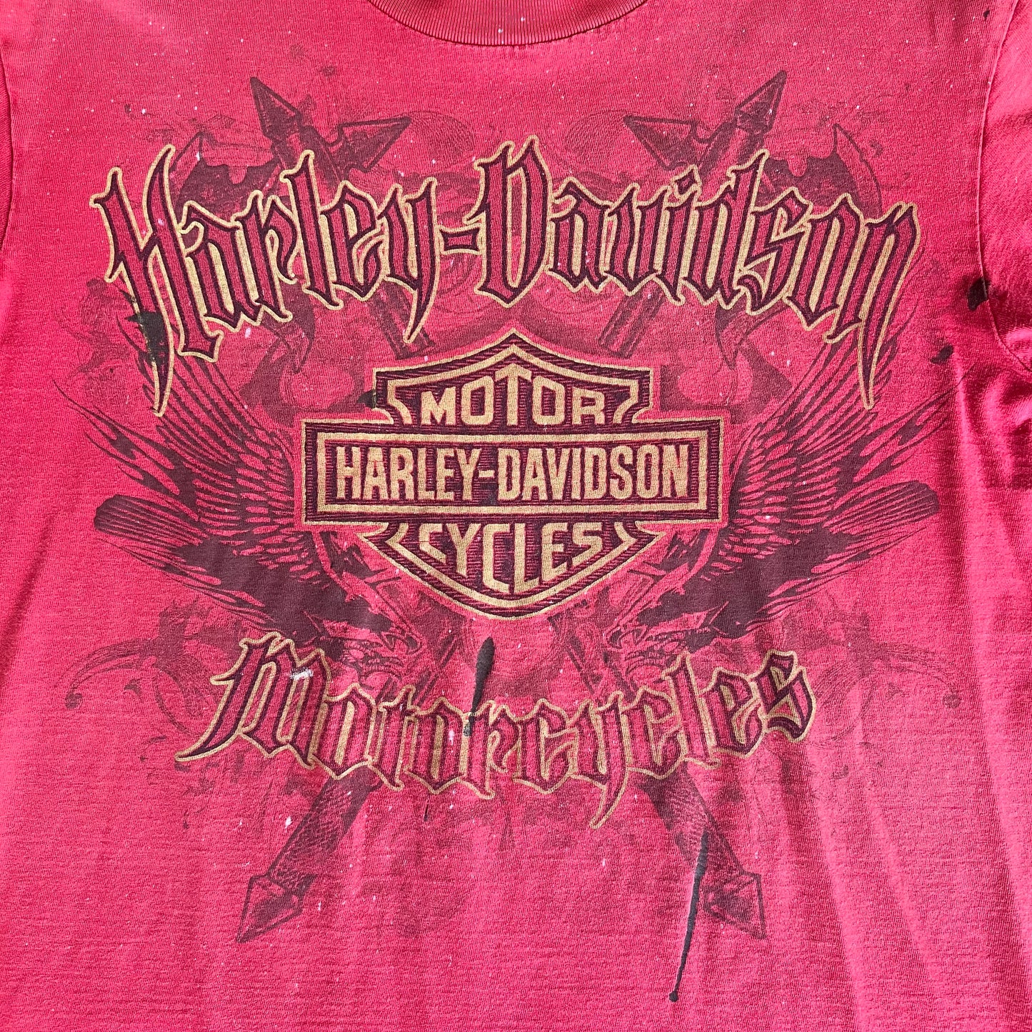 Y2K Harley-Davidson Axes Falcons Tribal Old English Faded Red T-Shirt - Large