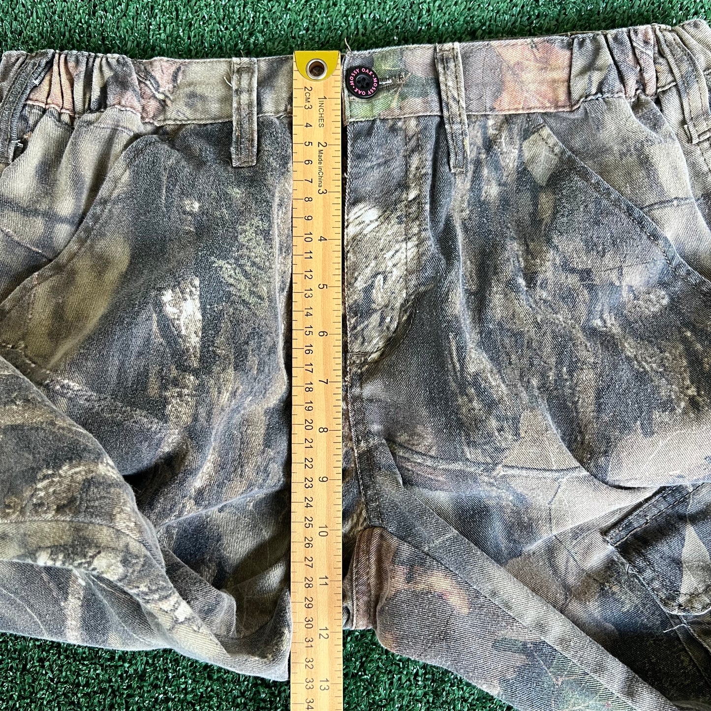 Women's Y2K Mossy Oak Camouflage Cargo Pants - 31x30.25" Small