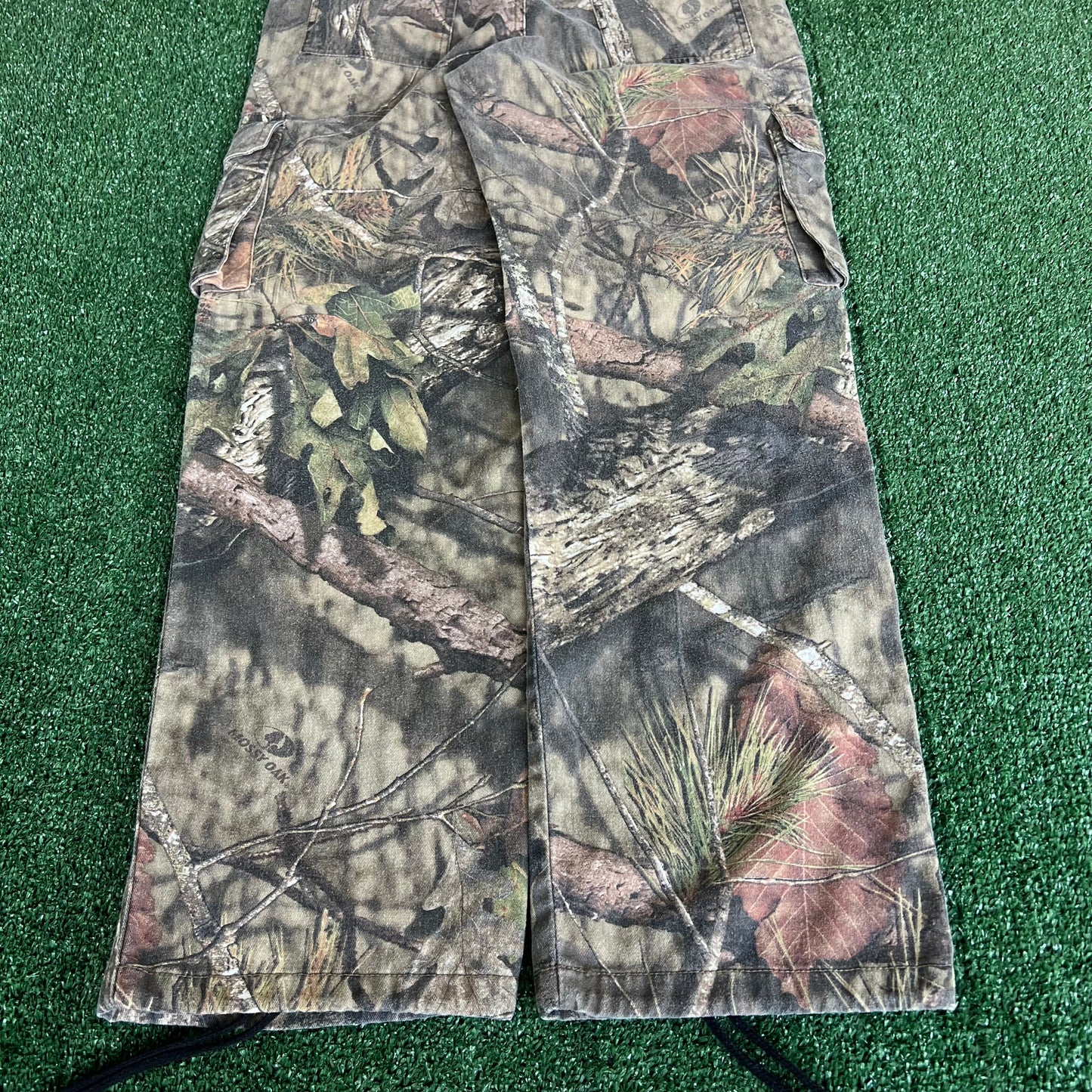 Women's Y2K Mossy Oak Camouflage Cargo Pants - 31x30.25" Small