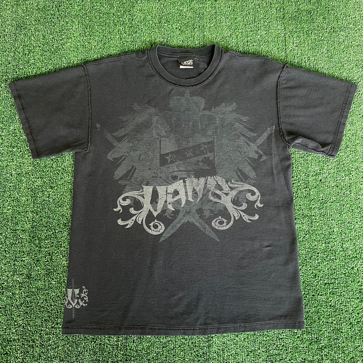 Y2K Vans Skateboarding Tribal Faded Black T-Shirt -Medium