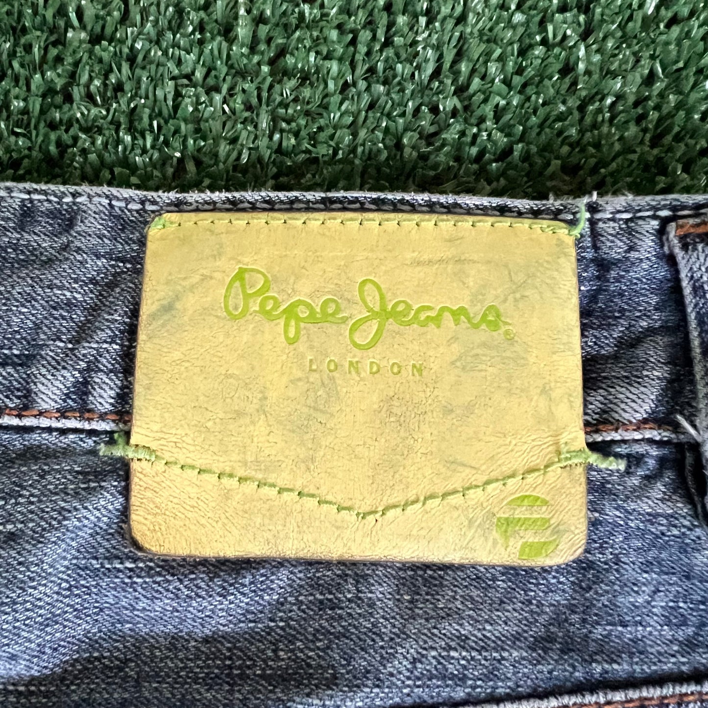 Y2K Pepe London Baggy Straight Medium Wash Blue Jeans Neon Green Embroidered - 35x31" 19.5" Openings