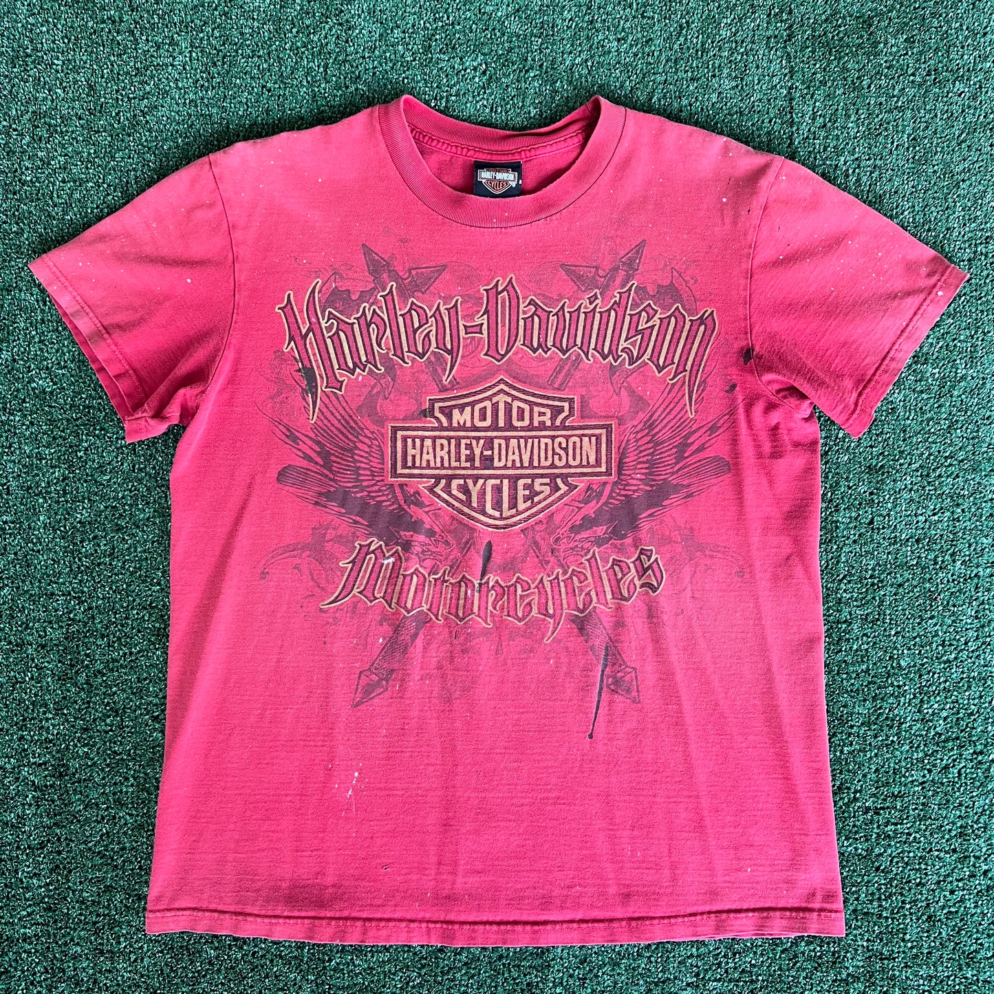 Y2K Harley-Davidson Axes Falcons Tribal Old English Faded Red T-Shirt - Large