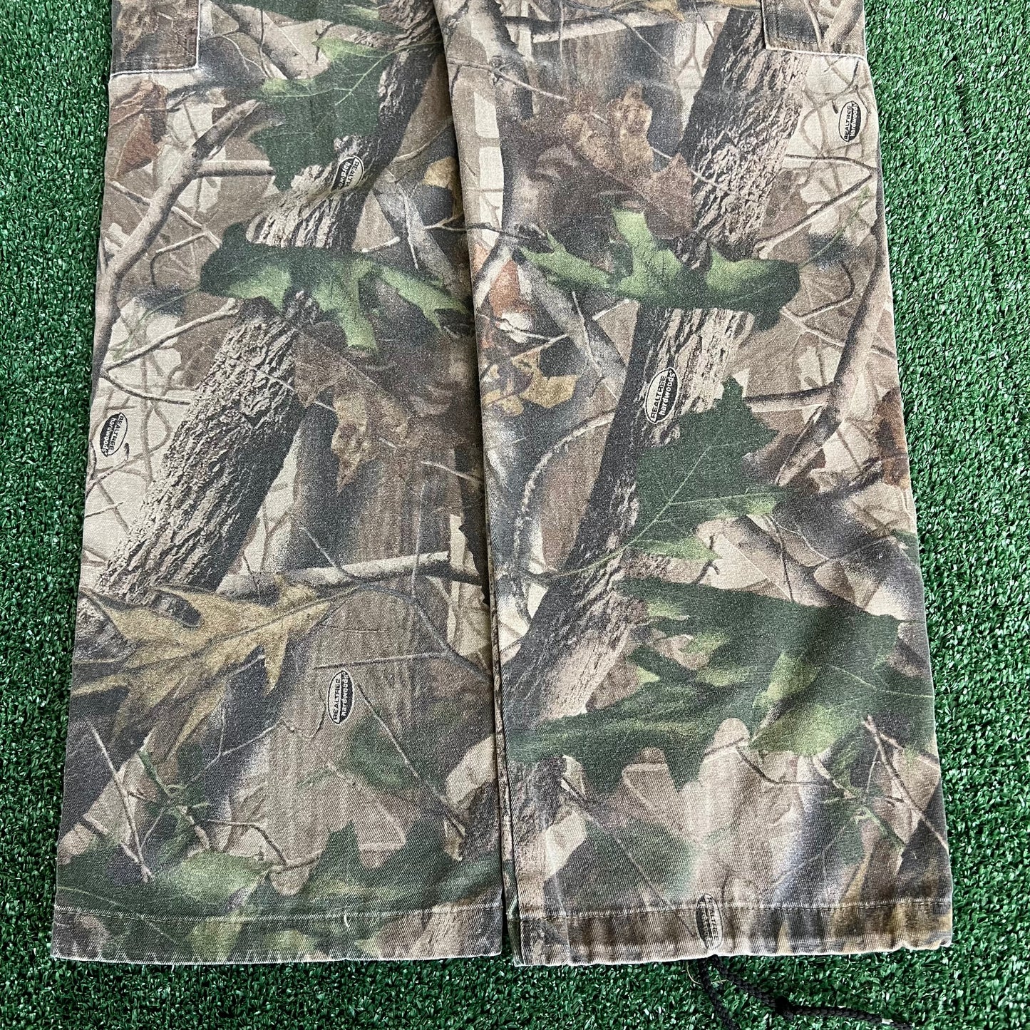 Y2K Ranger Realtree Camouflage Straight Leg Cargo Pants - Medium 33x30.5"