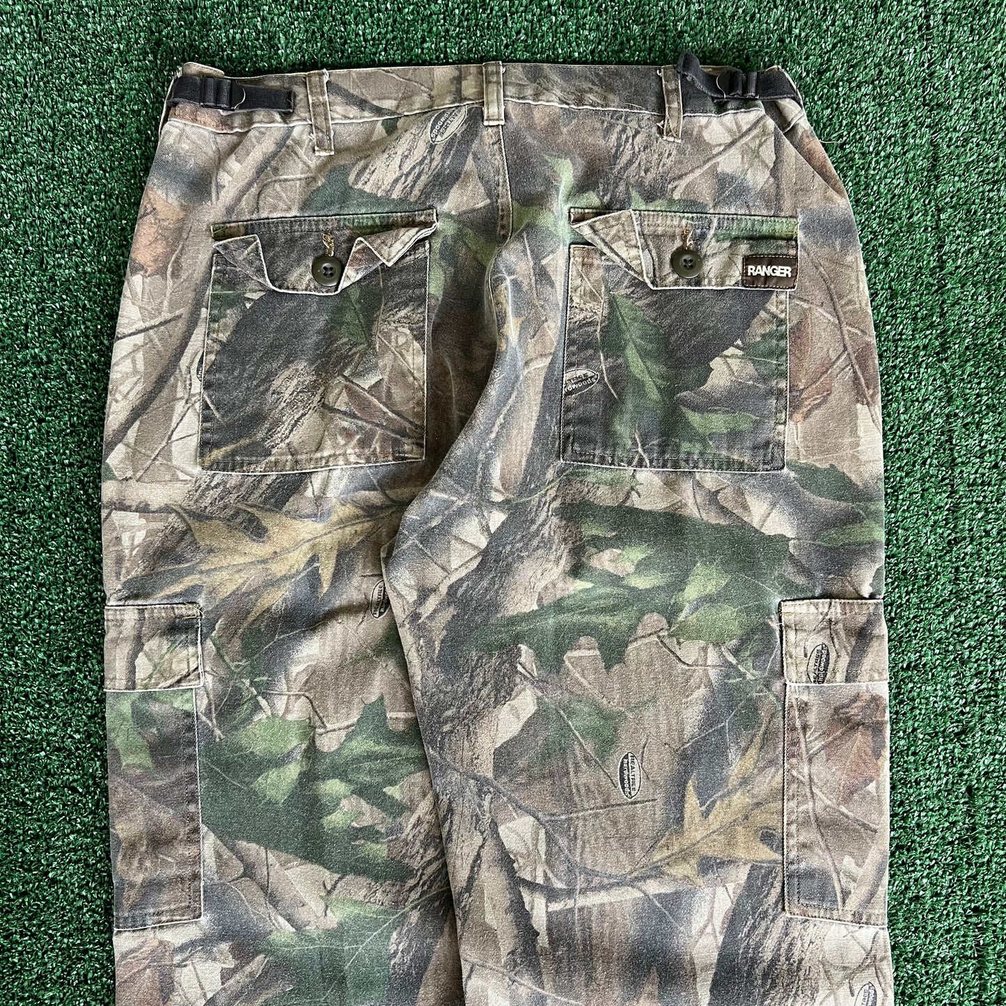 Y2K Ranger Realtree Camouflage Straight Leg Cargo Pants - Medium 33x30.5"