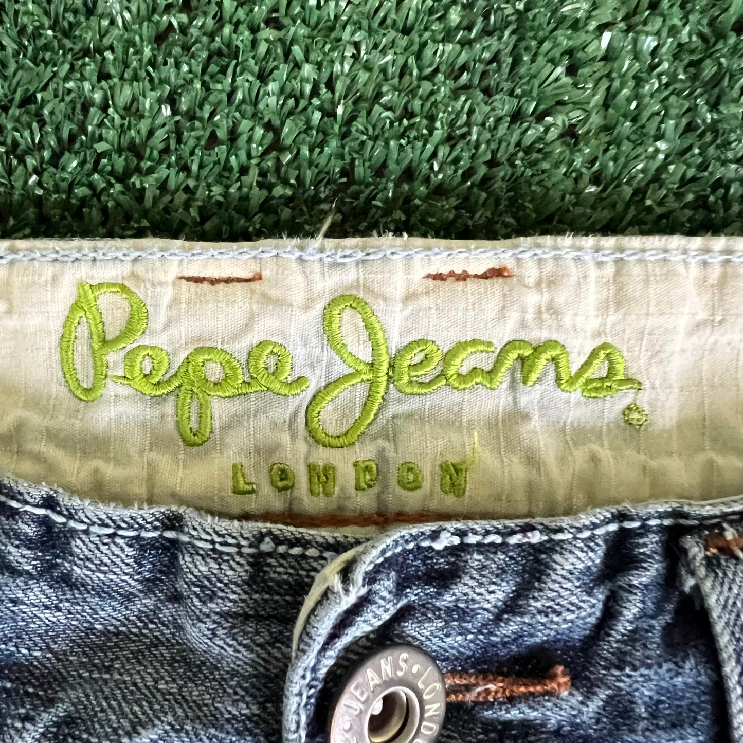 Y2K Pepe London Baggy Straight Medium Wash Blue Jeans Neon Green Embroidered - 35x31" 19.5" Openings