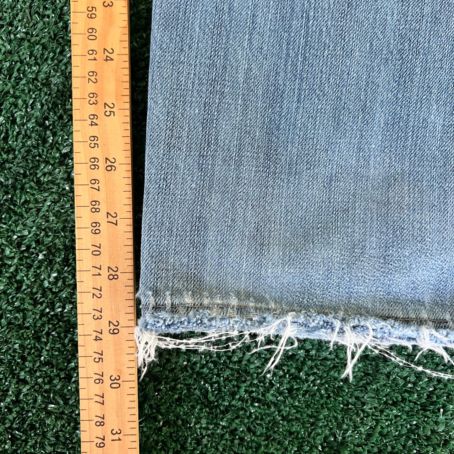 Y2K Old Navy Baggy Straight Distressed Light Wash Blue Jeans - 33x29 19.5" Openings